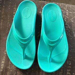 OOFOS Turquoise Recovery Flip Flops